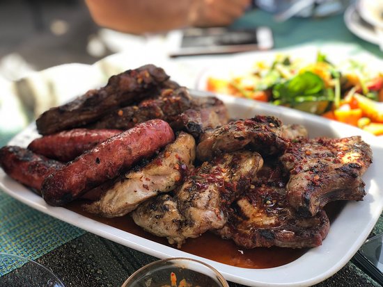 plato de parrillada de carne